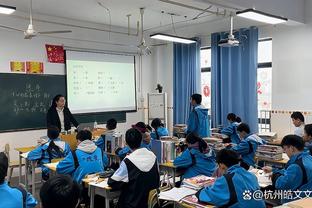 詹俊调侃赖斯：大年初二回“娘家”西汉姆很抢眼，又吃又拿的